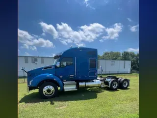 2025 Kenworth T880