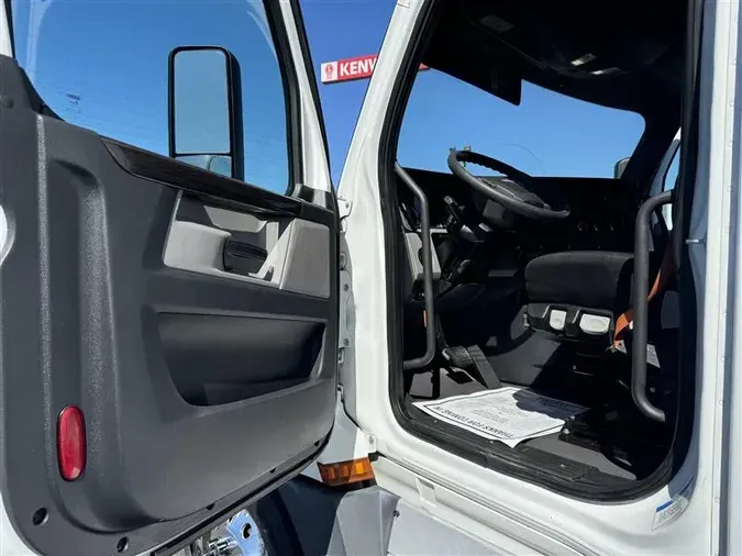 2019 FREIGHTLINER CA126