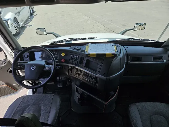 2020 VOLVO VNL64T760