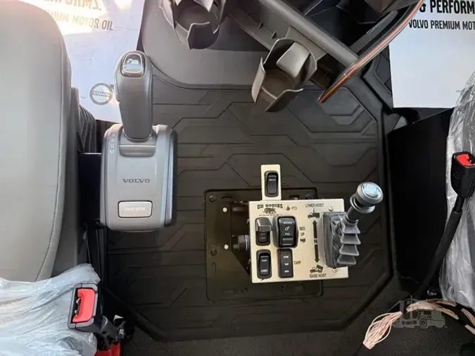 2026 VOLVO VHD84F300
