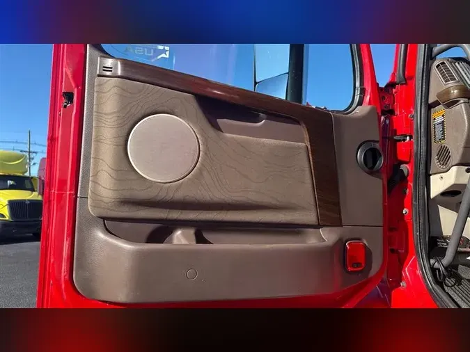 2018 VOLVO VNL730