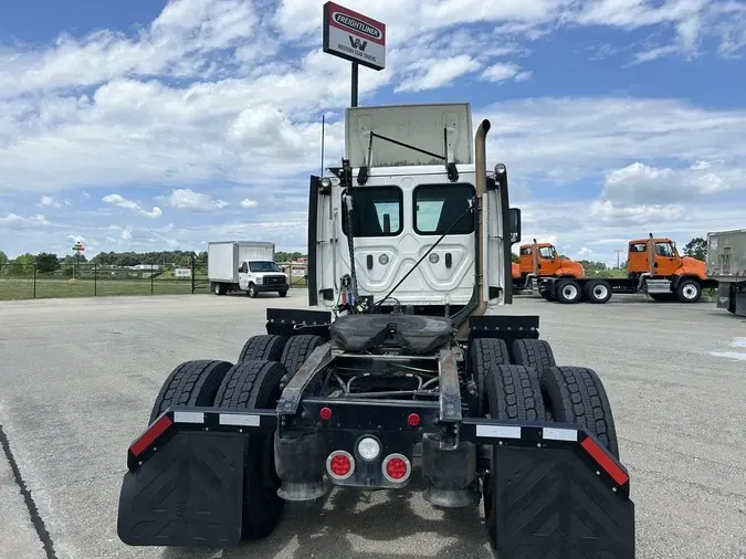 2020 Freightliner CASCADIA 125