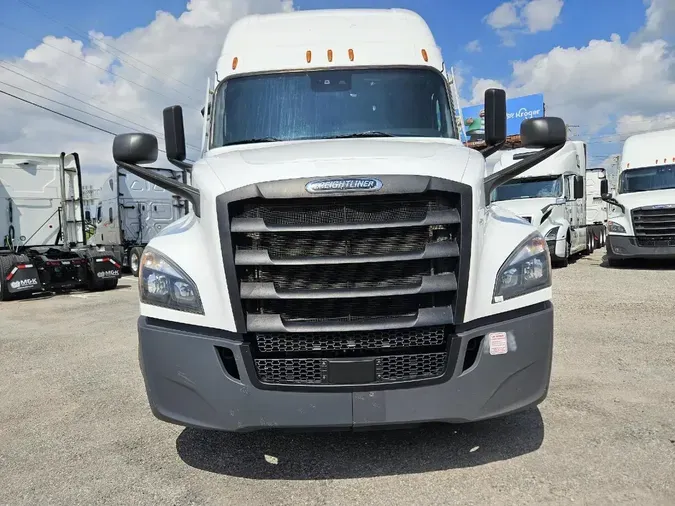 2021 FREIGHTLINER Cascadia 126