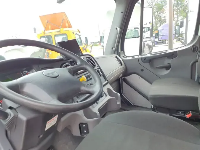 2020 FREIGHTLINER/MERCEDES M2 106
