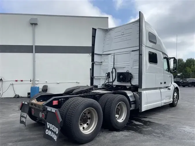 2021 VOLVO VNL860