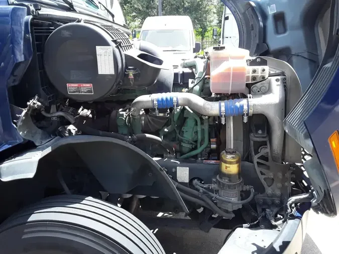 2019 VOLVO VNL64T 670
