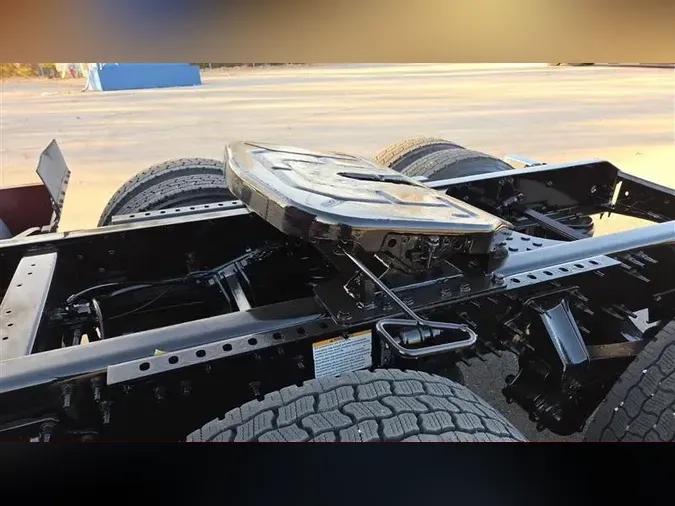 2022 VOLVO VNL64T300