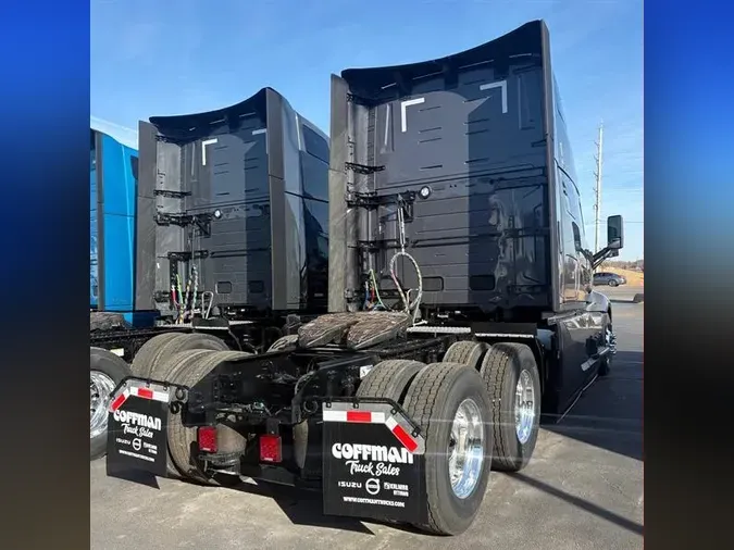 2027 VOLVO TRUCK VNL64TV04