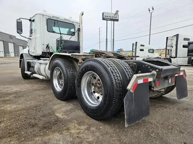 2016 MACK CXU613