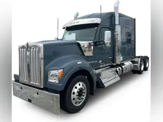 2021 Kenworth W990