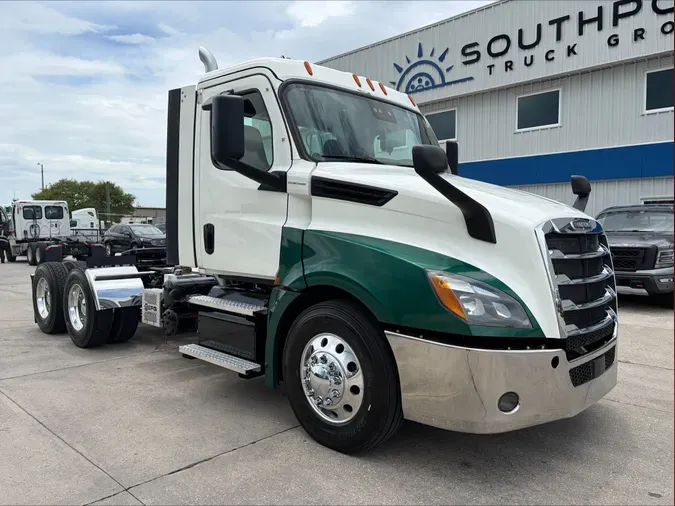 2021 Freightliner Cascadia 126f9b5e963d4daa870197a00f317820fbd