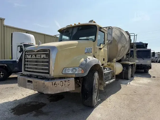 2016 MACK GRANITE GU813