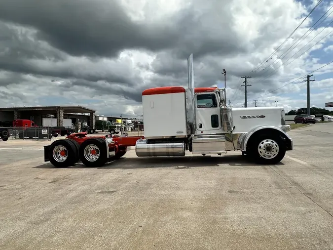 2022 Peterbilt 389