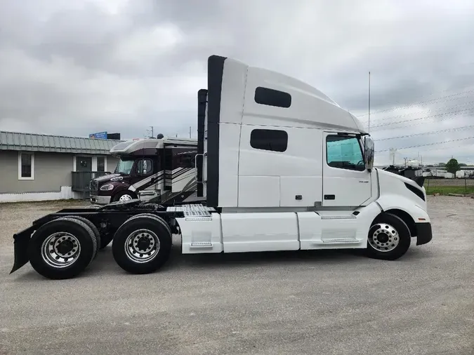 2020 VOLVO VNL64T760