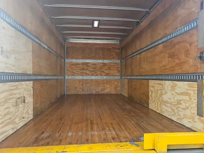 2019 NAVISTAR INTERNATIONAL 4300 LP
