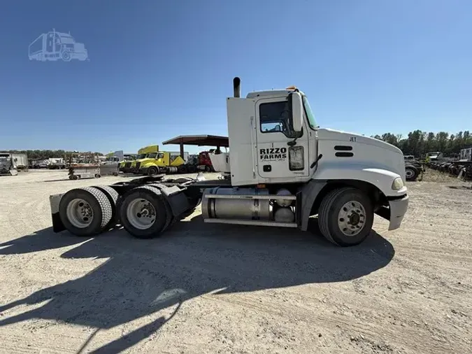 2004 MACK VISION CX613