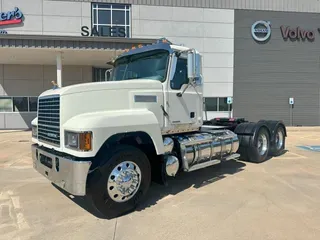 2019 MACK PI64T