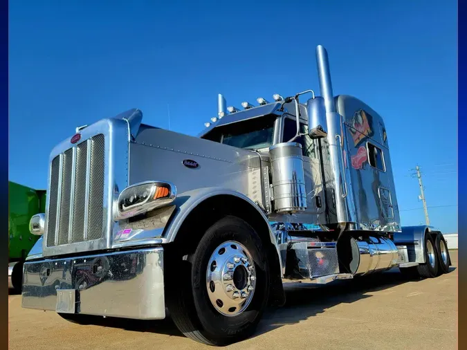 2023 Peterbilt 389