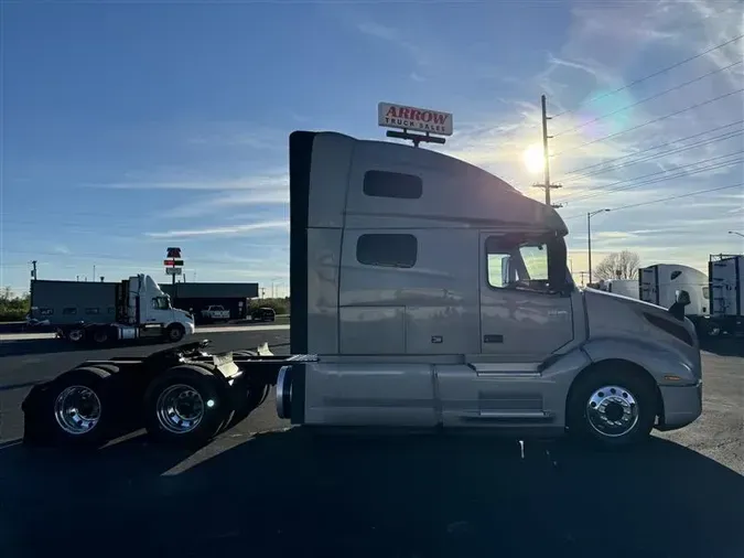 2021 VOLVO VNL64T760