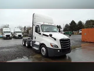 2020 Freightliner Cascadia 126