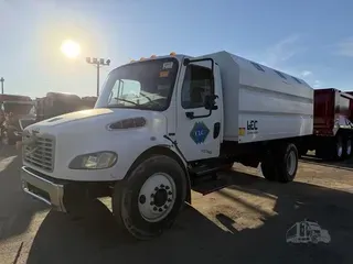 2006 FREIGHTLINER BUSINESS CLASS M2 106