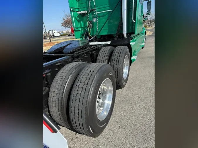 2020 VOLVO VNL64T860