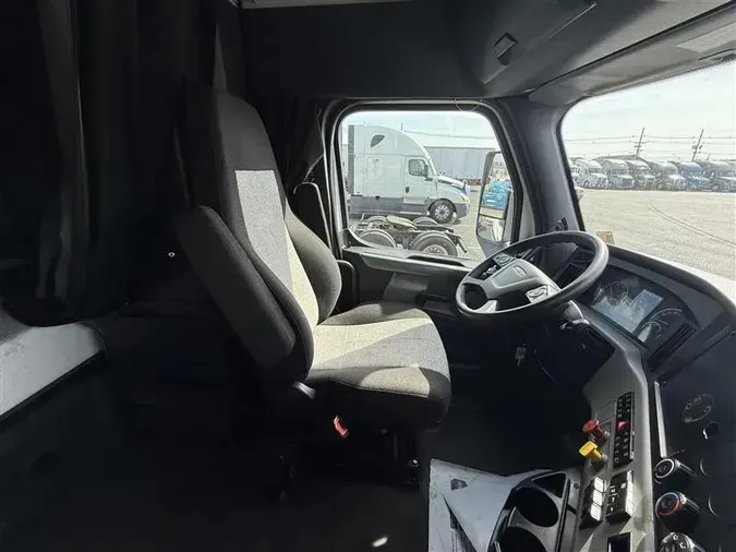 2019 FREIGHTLINER CASCADEVO1