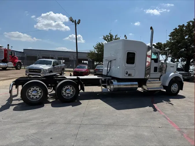 2023 Kenworth W900