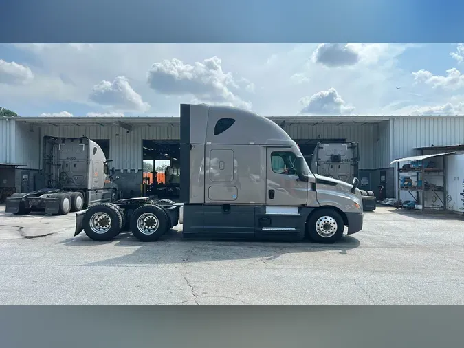 2024 Freightliner Cascadia 126f9d49fa2924e1157e090c4110a268d88