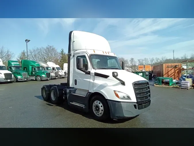 2019 Freightliner Cascadia 126f9d619ddbf8e6376f354cd2826f484df