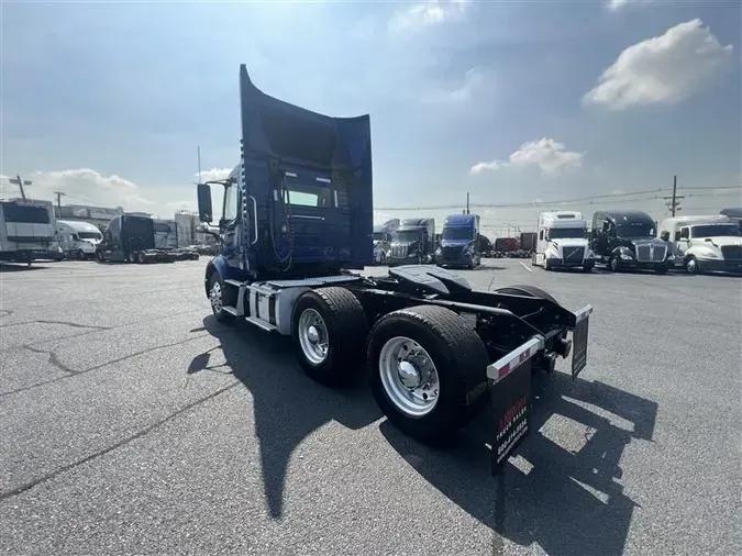 2020 VOLVO VNR300