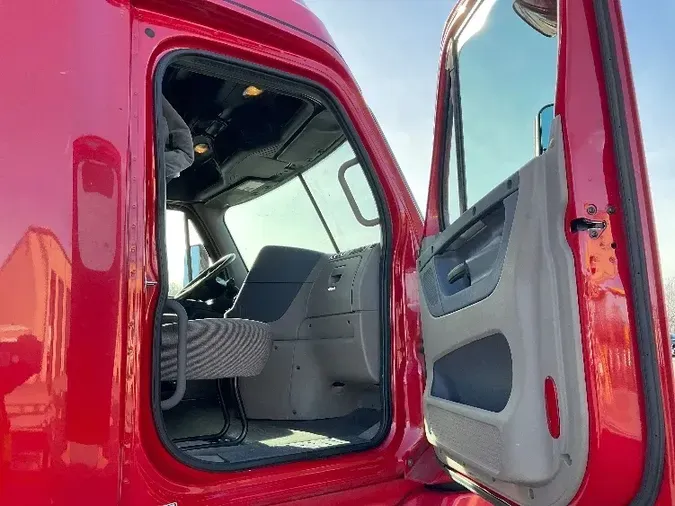 2019 Freightliner X12564ST