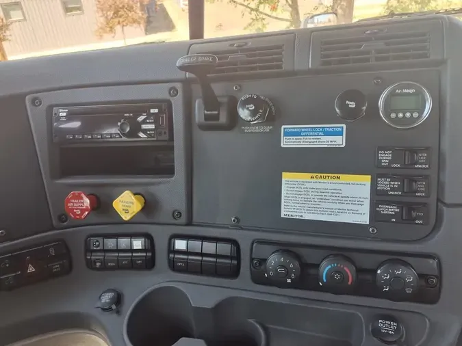 2015 FREIGHTLINER CASCADIA 125