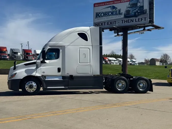 2022 FREIGHTLINER Cascadia 126f9e0a4026efec49b8c7d7680e2d99541