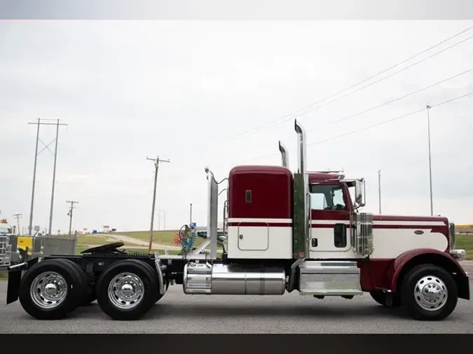 2022 PETERBILT 389