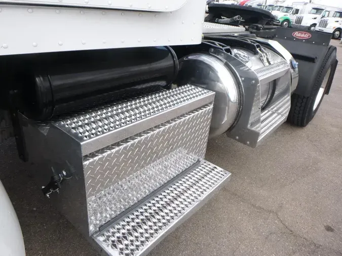 2018 Peterbilt 337