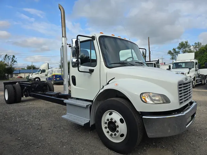 2017 FREIGHTLINER/MERCEDES M2 106