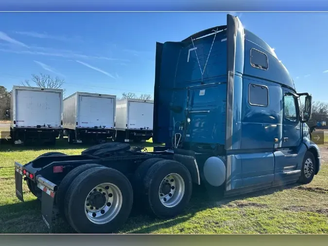 2025 VOLVO VNL64T860