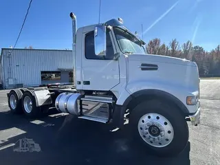 2019 VOLVO VHD64FT300