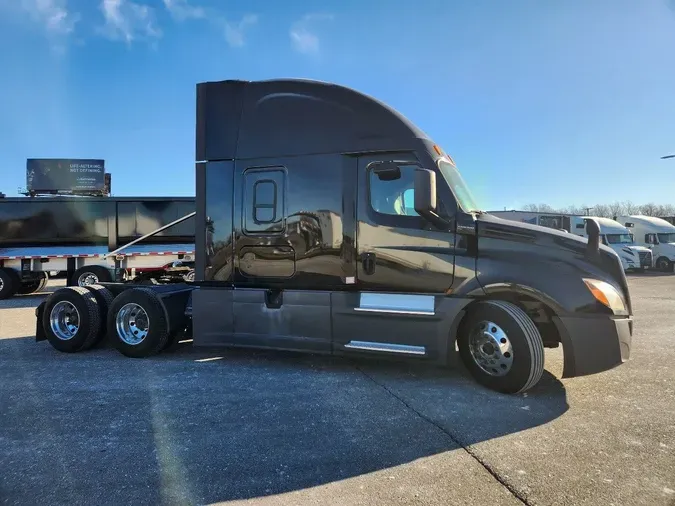 2022 FREIGHTLINER Cascadia 126