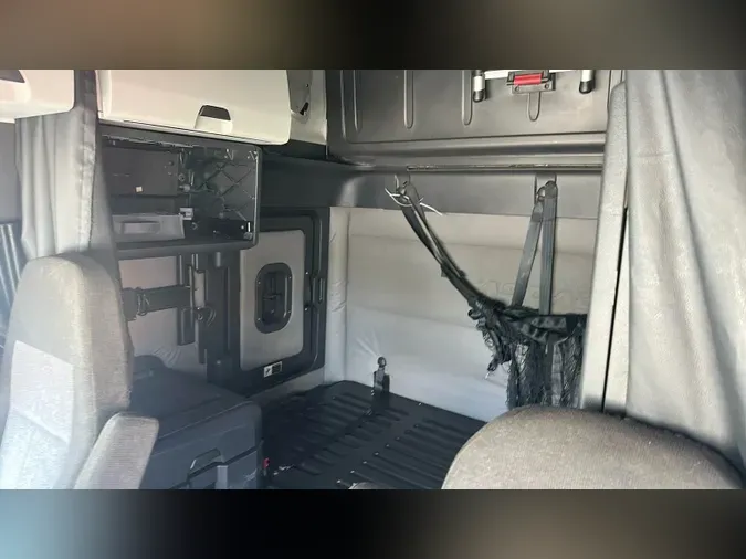 2021 Freightliner Cascadia 126