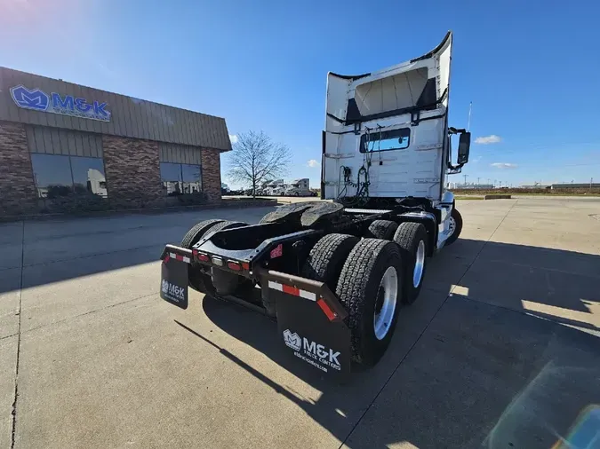 2021 VOLVO VNR64T300
