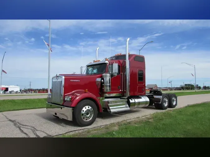 2025 Kenworth W900L