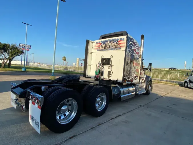 2023 Kenworth W990