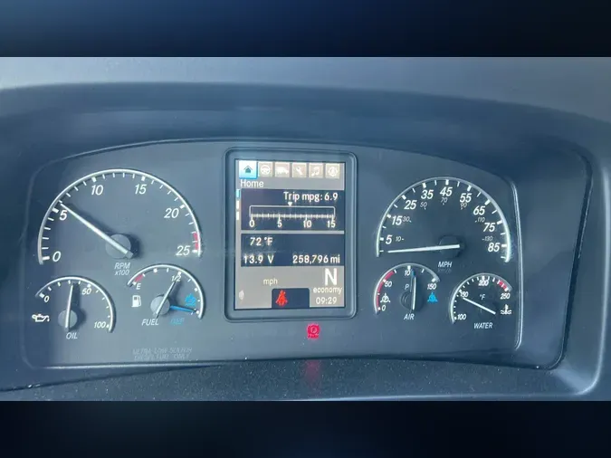 2021 Freightliner Cascadia 126