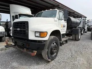 1998 FORD F800