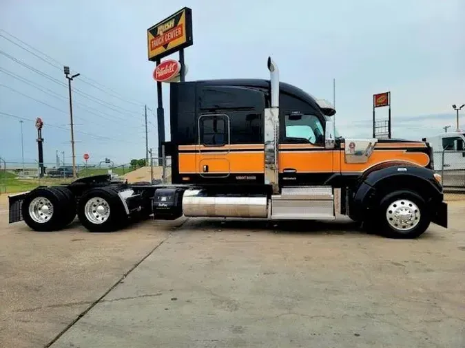 2023 Kenworth W990