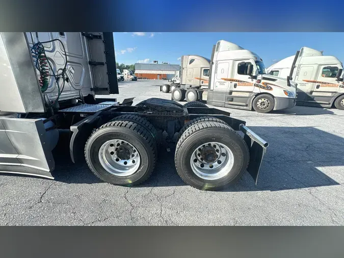 2023 Freightliner Cascadia 126