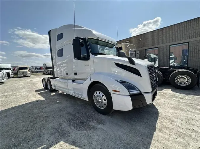 2020 VOLVO VNL64T760