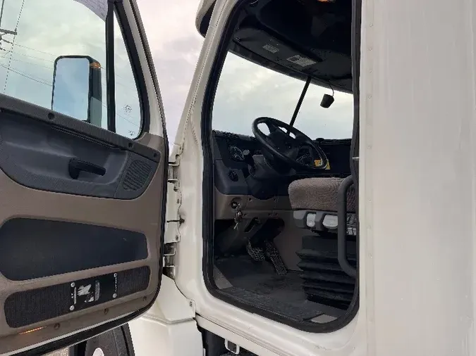 2017 Freightliner X12564ST